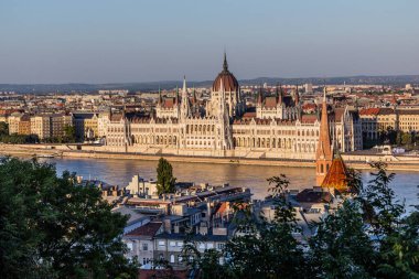 Tuna Nehri ve Macaristan Parlamentosu'nun Budapeşte, Macaristan'da bina