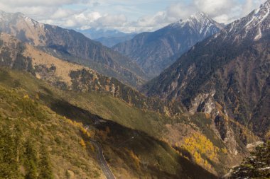 Çin 'in Sichuan eyaletindeki Pitiao nehir vadisi
