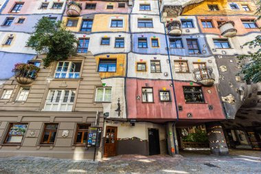 VIENNA, AUSTRIA - 9 Eylül 2021: Viyana, Avusturya 'da Hundertwasser Evi