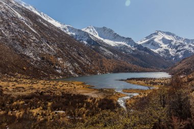 Siguniang dağı yakınlarındaki Haizi Vadisi 'ndeki Dahaizi Gölü Sichuan ili, Çin