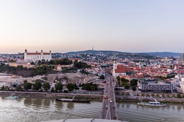 Kalenin havadan görünüşü ve Slovakya 'nın başkenti Bratislava' daki eski kasaba