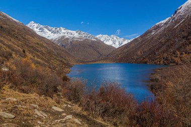 Siguniang dağı yakınlarındaki Haizi Vadisi 'ndeki Dahaizi Gölü Sichuan ili, Çin