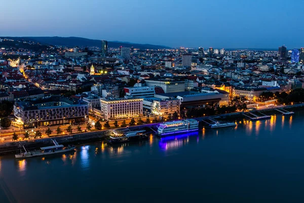 Abendliche Luftaufnahme Der Altstadt Von Bratislava Der Hauptstadt Der Slowakei — Stockfoto