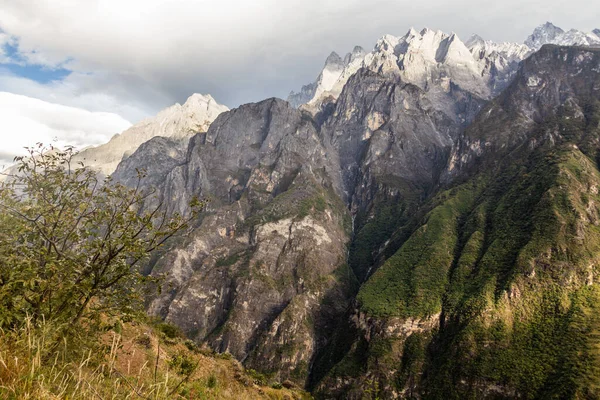Gorge Yunnan Eyaleti Çin Sıçrayan Kaplan — Stok fotoğraf