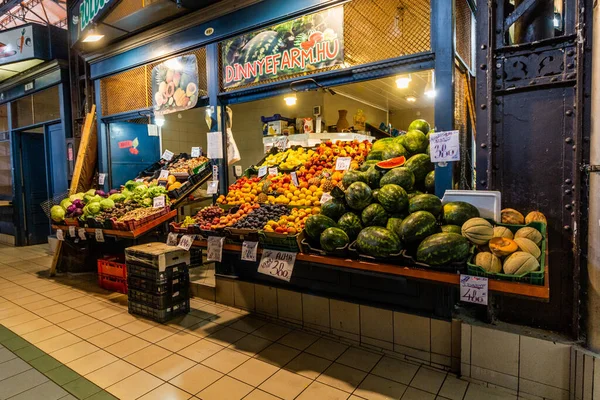 Budapest Hungary September 2021 Fruit Vegetable Stalls Great Market Hall — Stock Photo, Image