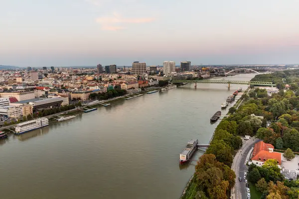 斯洛伐克布拉迪斯拉发多瑙河的空中景观 — 图库照片