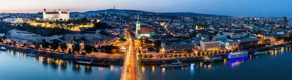 Večerní Panorama Zámku Starého Města Bratislavě Hlavní Město Slovenska — Stock fotografie