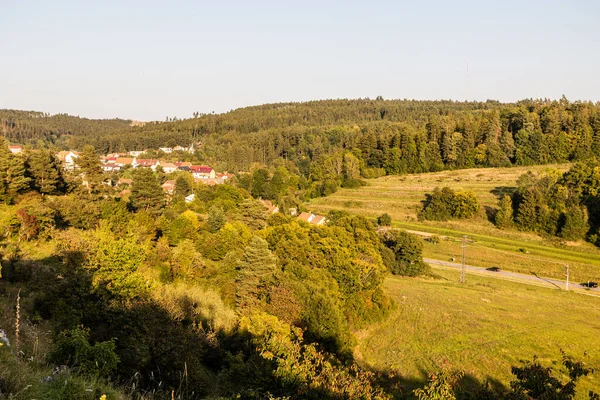 捷克共和国Moravian Karst地区Ostrov Macochy村的空中景观 — 图库照片