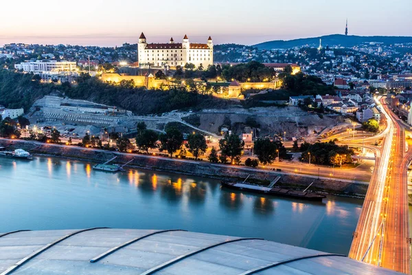 Vista Noturna Castelo Bratislava Capital Eslováquia — Fotografia de Stock