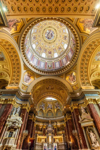 2021年9月8日 匈牙利布达佩斯圣史提芬大教堂的内政 — 图库照片