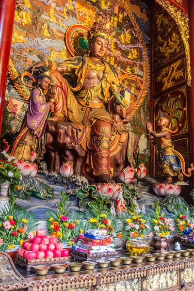 Shan 2019年11月6日 中国四川省Le Shanの大仏の化合物内の仏教寺院の観音菩薩 — ストック写真