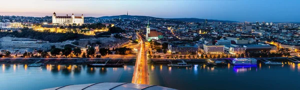 Avondpanorama Van Het Kasteel Oude Stad Bratislava Hoofdstad Van Slowakije — Stockfoto