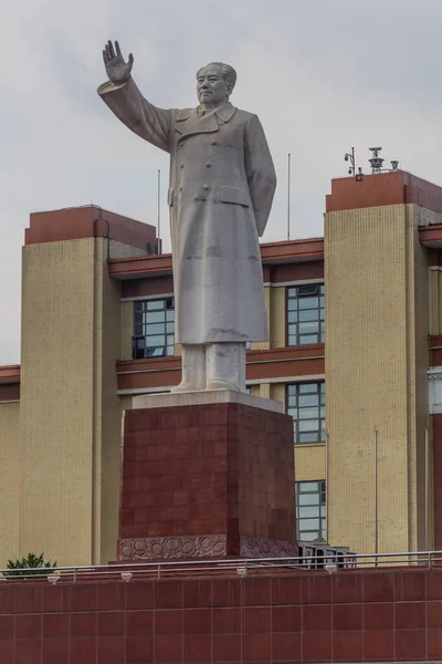 stock image CHENGDU, CHINA  - NOVEMBER 1, 2019: Chairman Mao statue at the Tianfu Square in Chengdu, China