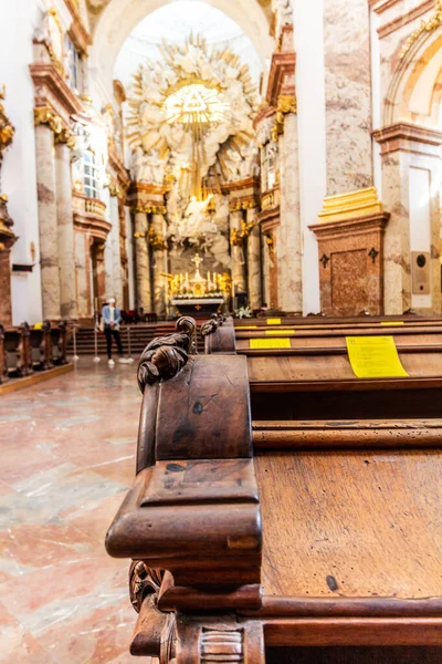 ウィーン オーストリア 2021年9月9日 オーストリアのウィーンにあるカルル教会 聖チャールズ教会 のベンチの詳細 — ストック写真