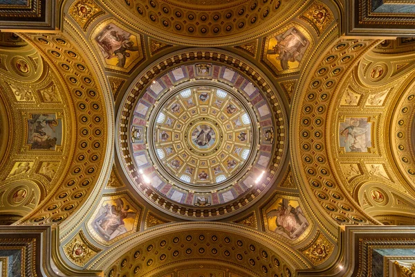 2021年9月8日 匈牙利布达佩斯圣史提芬教堂的天花板 — 图库照片