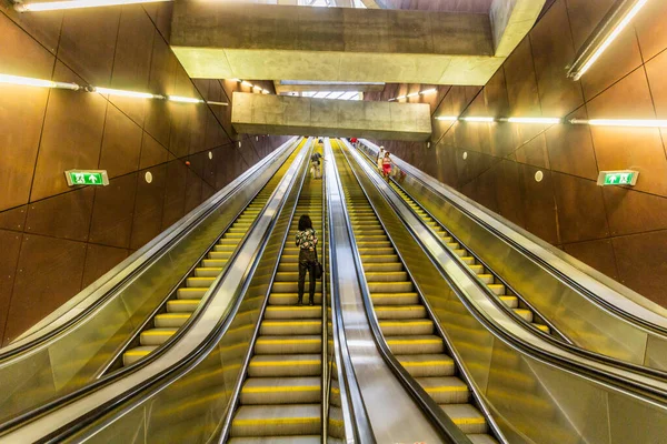 Budapest Hungria Setembro 2021 Escada Rolante Estação Metro Fovam Ter — Fotografia de Stock
