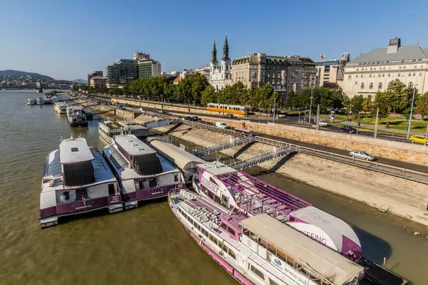 Budapest Hungary Eylül 2021 Budapeşte Macaristan Tuna Nehri Üzerindeki Tekneler — Stok fotoğraf