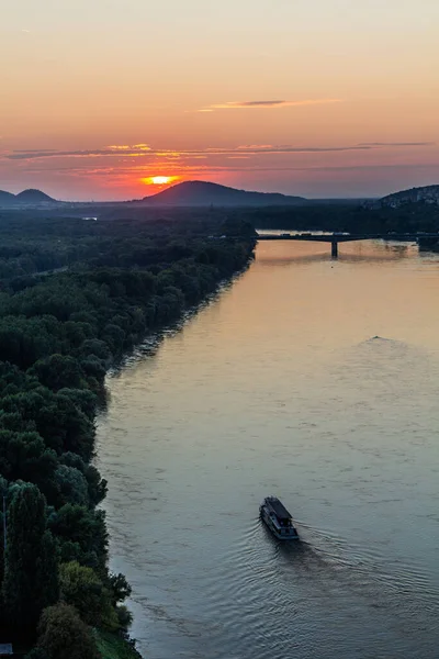 Puesta Sol Sobre Río Danubio Bratislava Eslovaquia — Foto de Stock