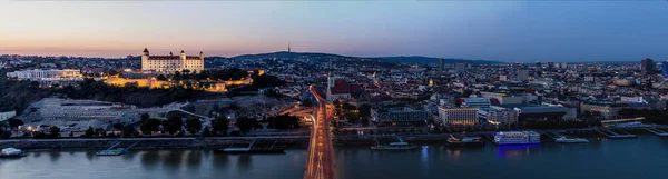 Večerní Panorama Zámku Starého Města Bratislavě Hlavní Město Slovenska — Stock fotografie