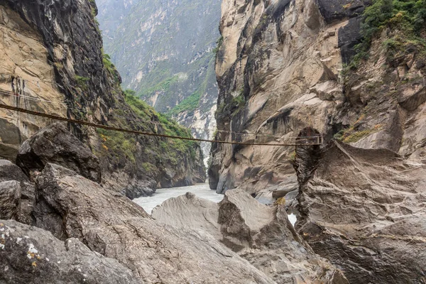 Lógó Láb Híd Jinsha Folyó Felett Tigris Ugró Szurdok Yunnan — Stock Fotó
