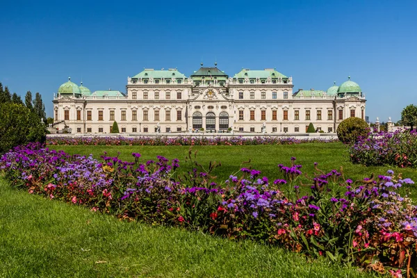 在维也纳 奥地利丽城宫花园 — 图库照片
