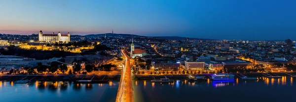 Večerní Panorama Bratislavy Hlavního Města Slovenska — Stock fotografie