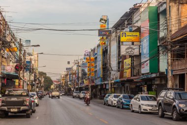 CHIANG RAI, THAILAND 1 ARALIK 2019 Tayland, Chiang Rai 'de bir sokak manzarası