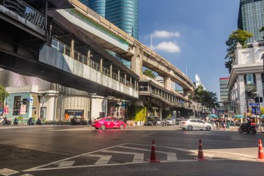 BANGKOK, THAILAND - 14 ARALIK 2019: Bangkok, Tayland BTS hatlarının görüntüsü