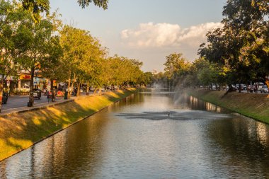 CHIANG MAI, THAILAND 2 ARALIK 2019: Chiang Mai hendeği manzarası