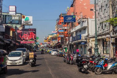 BANGKOK, THAILAND - 14 ARALIK 2019: Bangkok, Tayland 'daki Khao San Yolu