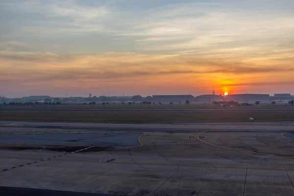 Wschód Słońca Lotnisku Dong Mueang Bangkoku Tajlandia — Zdjęcie stockowe