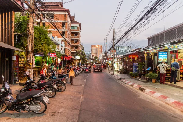 チェンマイ 2019年12月3日 タイのチェンマイでのロイ クロー道路 赤信号地区 の夕景 — ストック写真