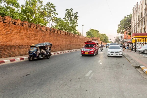 Chiang Mai Tailandia Diciembre 2019 Tráfico Una Carretera Por Muros — Foto de Stock