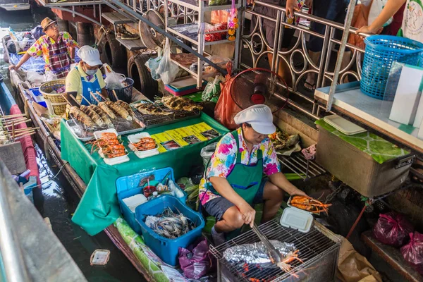 Bangkok Tailandia Diciembre 2019 Cocinero Mercado Flotante Taling Chan Bangkok —  Fotos de Stock