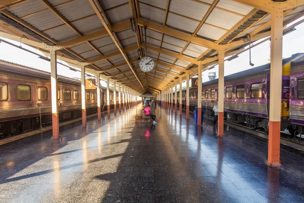 Chiang Mai Thailand December 2019 Plattform Chiang Mai Jernbanestasjon – stockfoto