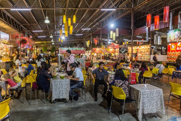 Chiang Mai Thailandia Dicembre 2019 Persone Che Mangiano Mercato Notturno — Foto Stock