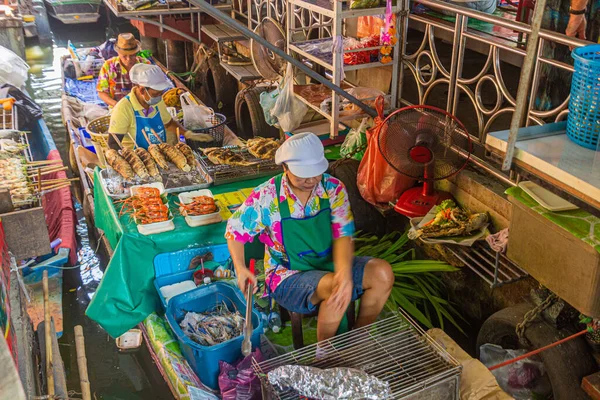 Bangkok Thailandia Dicembre 2019 Barca Cucina Mercato Galleggiante Taling Chan — Foto Stock