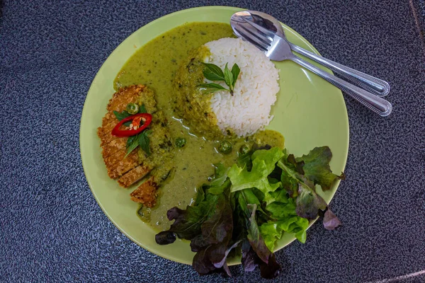Tayland Yemek Yeşil Köri Kızarmış Tavuk — Stok fotoğraf