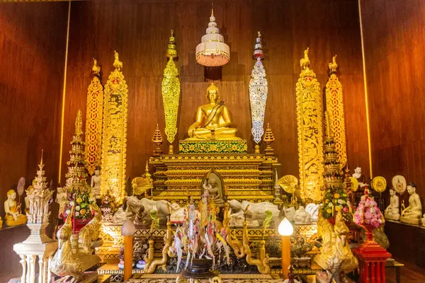 チェンライ 2019年12月1日 チェンライにあるワット カイュー寺院の内部 — ストック写真