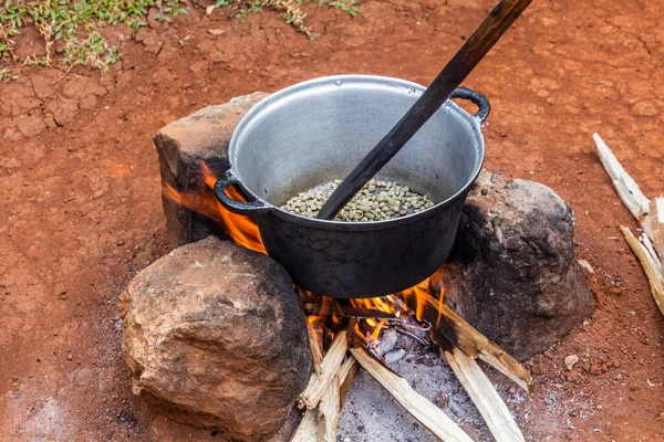 Обжарка Кофе Ферме Деревне Сипи Уганда — стоковое фото