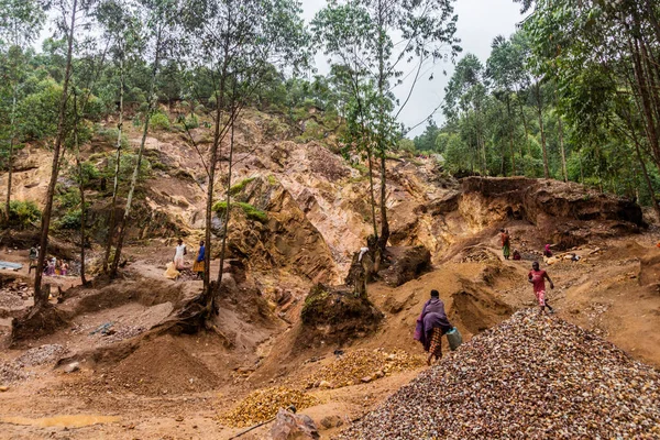Kabale Uganda March 2020 Local People Excavating Stone Quarry Kabale — Stock Photo, Image