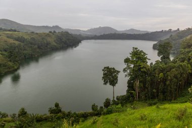 Fort Portal, Uganda yakınlarında Nyinambuga Gölü
