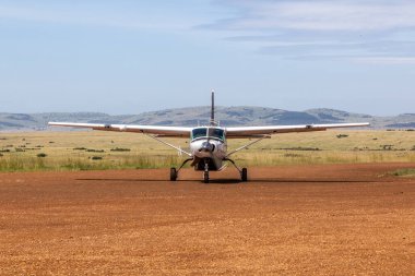 Kenya 'daki Masai Mara Ulusal Rezervi' ndeki Keekorok uçak pistinde.