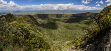 Kenya, Longonot volkanı krateri