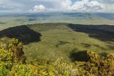Kenya, Longonot volkanı krateri