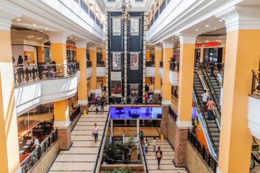 KAMPALA, UGANDA - 1 Mart 2020: Kampala, Uganda 'daki Acacia Alışveriş Merkezi