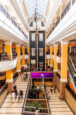 KAMPALA, UGANDA - 1 Mart 2020: Kampala, Uganda 'daki Acacia Alışveriş Merkezi