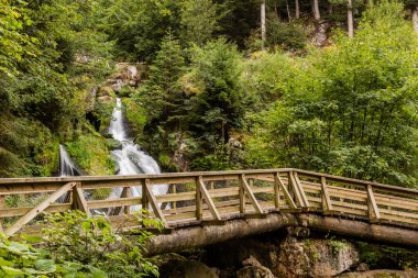 Triberg Şelalelerinden biri, Almanya 'nın Baden-Wuerttemberg bölgesindeki Kara Orman bölgesine ayak bastı.