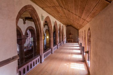 ALPIRSBACH, GERMANY - 1 Eylül 2019: Alpirsbach Kloster (Manastır), Baden-Wurttemberg Eyaleti, Almanya