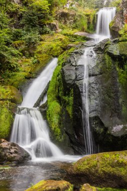 Triberg Şelalelerinden biri, Almanya 'nın Baden-Wuerttemberg bölgesindeki Kara Orman bölgesine ayak bastı.